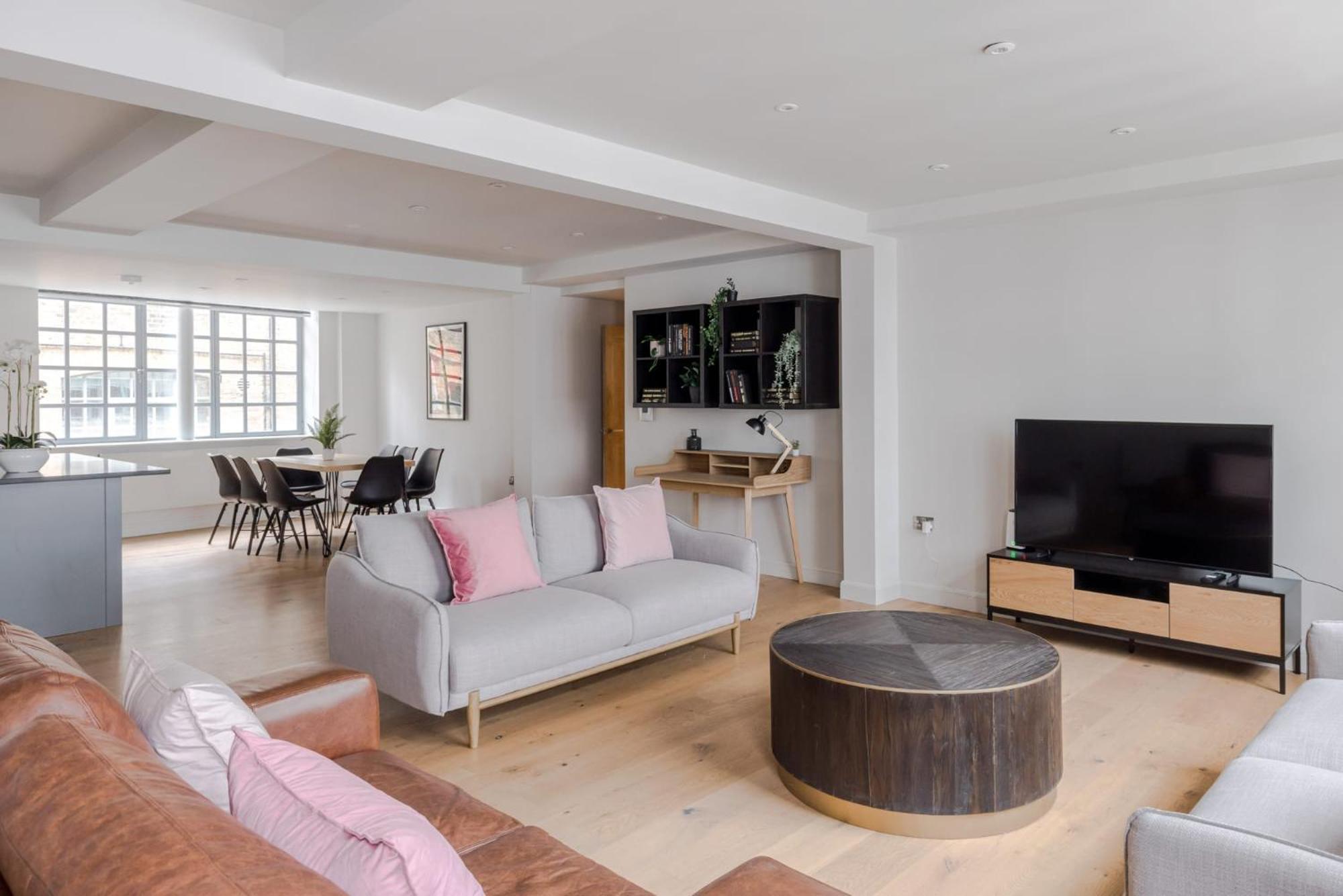 Circus Of Colour - Farringdon - By Frankie Says Apartament Londra